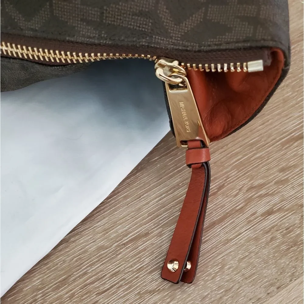 Authentic Michael Kors Devon MK Signature Large Shoulder Tote Bag in Brown - Picture 9 of 16